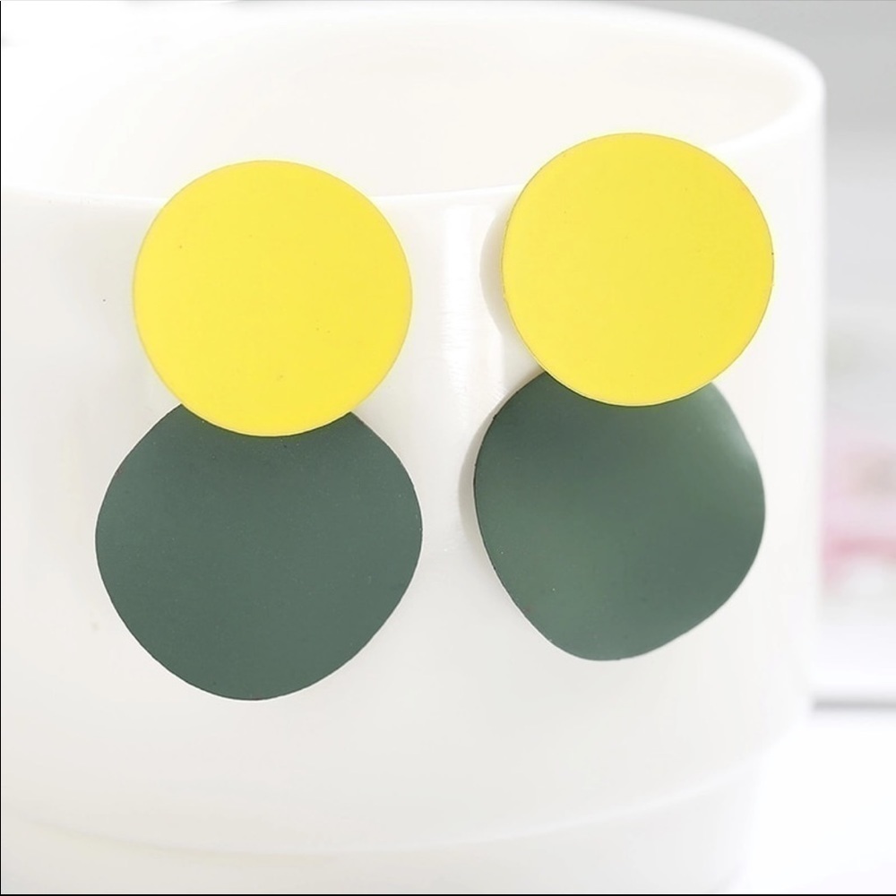 Mod statement earring